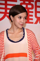 组图：郭采洁人气飙涨 代言药妆品牌