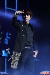 组图：SuperJunior上海开唱 劲歌热舞酷帅十足