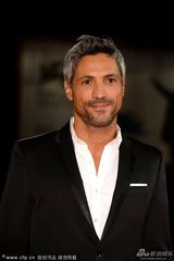 组图：洛尔瓦彻深V裙撑《巴勒莫狂花》首映