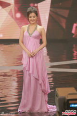 组图：港姐陈凯琳成双料华姐 佳丽泳装薄纱靓眼