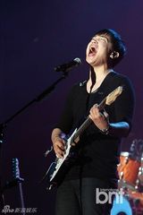 组图：赵容弼尹民秀等献唱展华丽舞台