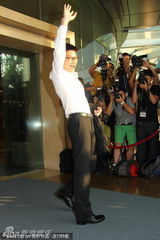 组图：郭晶晶南沙婚宴 奥运跳水冠军杨景辉入场