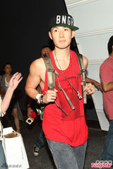 组图：吴建豪返台证实婚讯 否认奉子成婚