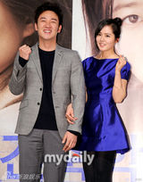 组图：韩佳人严泰雄等出席新片《建筑学概论》首映