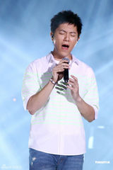 组图：郭采洁首开个唱林俊杰韦礼安现身站台