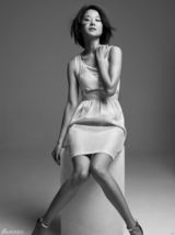 组图：刘滢黑白写真恬静纯真自然流露