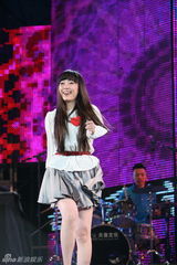 高清：青春洋溢中歌榜红五月 大风吹不散观众热情