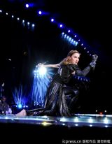 组图：麦当娜挑逗肌肉男上演致命诱惑