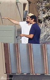 组图：莱昂纳多家中办派对 与友人共度阳光周末