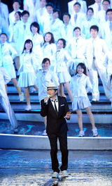 幻灯：世博会音乐盛典群星璀璨  张韶涵舞台失足