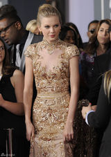 高清图：格莱美红毯泰勒-斯威夫特亮相俏丽可人