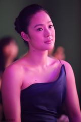 组图：周韵亮相品牌活动 助明星微电影剧本征集