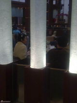 高清组图：田歌酒店密会神秘男 举止亲密疑似相亲