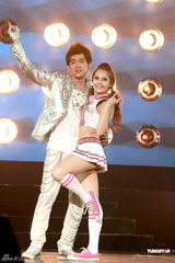 周杰伦演唱会与脱衣舞娘热舞 气氛异常火爆(图)