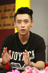 组图：魏晨做客聊演唱会 年轻就要敢想敢做