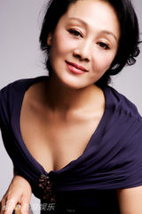 幻灯：王姬全新写真出炉 优雅大气柔美纵横