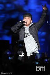 组图：朴宰范等参加HIPHOP音乐节引爆火热现场