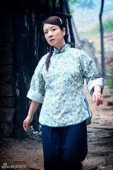 幻灯图：《地道英雄》好评如潮 陈小艺变身麻辣寡妇