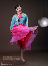 幻灯图：赵子琪化身足球宝贝 趣味韩妆造型出镜