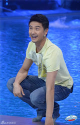 组图：《中国星跳跃》周韦彤青花瓷泳衣展风情