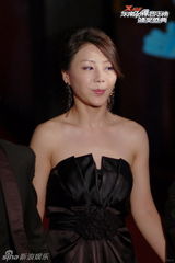 幻灯图集：群星斗艳劲爆红毯 李宇春邓萃雯最抢镜