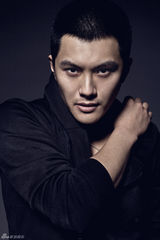 组图：实力小生沈泰新照曝光 时尚帅气展硬汉风范