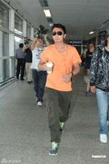 组图：谢霆锋潮装上海回港 拒回应为拉姑庆生