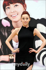 组图：申珠雅等出席早间剧《我人生的甘露》发布会