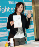 高清组图：张根锡首尔办签名会 帅气阳光全程微笑