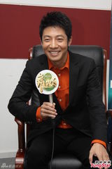 组图：撒贝宁录节目 称很介意被过度娱乐