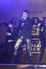 组图：潘玮柏挖坑给吴克群跳 问夜店把妹经验