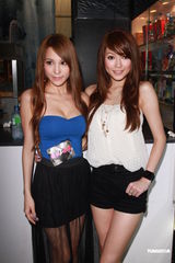 组图：连诗雅不担心遭揩油 与陈静仪比拼性感