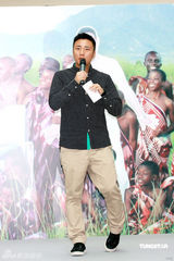 幻灯组图：张学友与非洲儿童合唱 崔健邦不怕被解雇