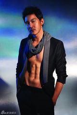 组图：立威廉性感时尚写真显熟男魅力