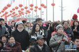 组图：情人节接吻大赛 女选手骑男友忘我舌吻