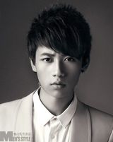 幻灯组图：魏晨半熟登男刊 表情僵硬无惧整形传闻