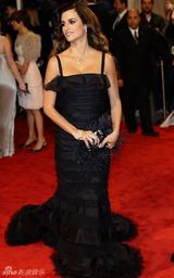 组图：美国时装学院庆典举行 众明星红毯竞艳