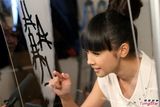 组图：糖妹化身鬼马小老师 教女生护肤心得