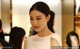 组图：倪妮白裙代言气质优雅宛若女神