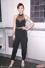 组图：高海宁性感秀半球 沈卓盈小露事业线