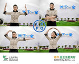 组图：黄奕世博馆拍手势写真 亲自示范标准手势