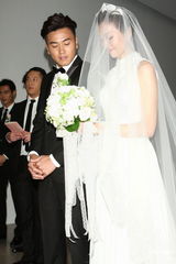 组图：纪文蕙大婚性感露半球 曾之乔杨佑宁也想婚