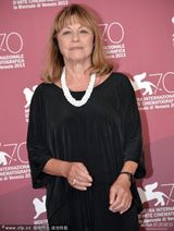 组图：《暴力小姐》发布会 导演翻白眼搞怪