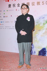 组图：赌王四太梁安琪旅行庆圣诞 否认儿子恋情