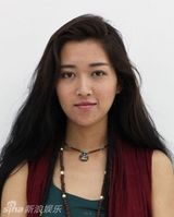 组图：女神央吉玛吸烟照曝光 素颜皮肤差