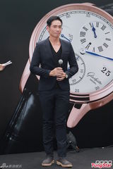 组图：陈豪否认太太已返港 岑丽香急澄清绯闻