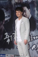 独家高清：李准基抱娃宣传新剧变奶爸 卖萌不停