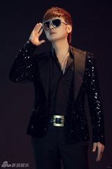 组图：焦恩俊首张专辑《文森特先生》封面曝光