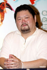 幻灯图：导演钟少雄宣传《嘻游记》 棒棒糖王子现身