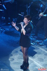 组图：黄小琥开唱动感热舞 与萧亚轩默契合唱